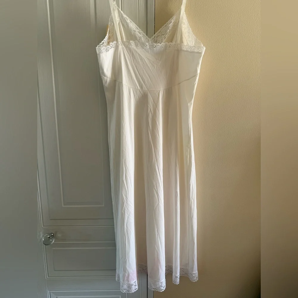 Vintage Vanity Fair White Lace Slip Size 34 L NEW with tag‎